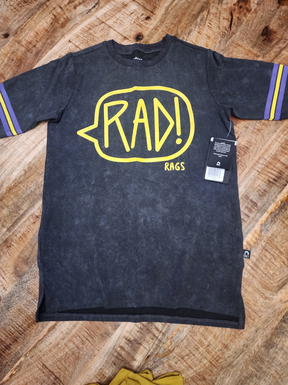 Rags To Raches 9/10 RAD TEES - Picture 2 of 4